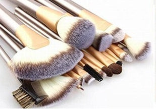 Spot Detonating 121824, White Make-up Brush