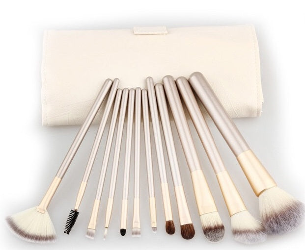 Spot Detonating 121824, White Make-up Brush